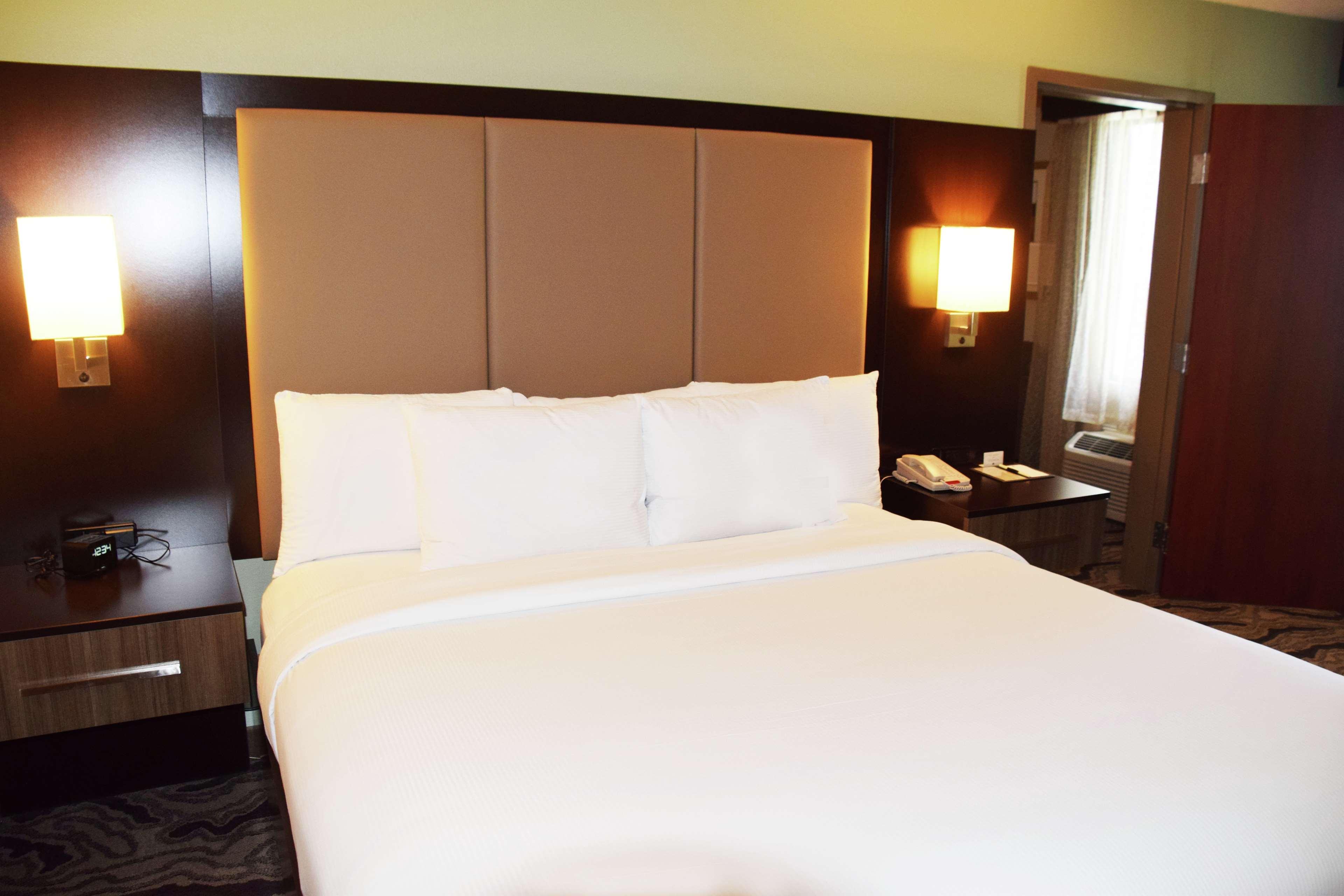 Doubletree By Hilton Montgomery Downtown Extérieur photo