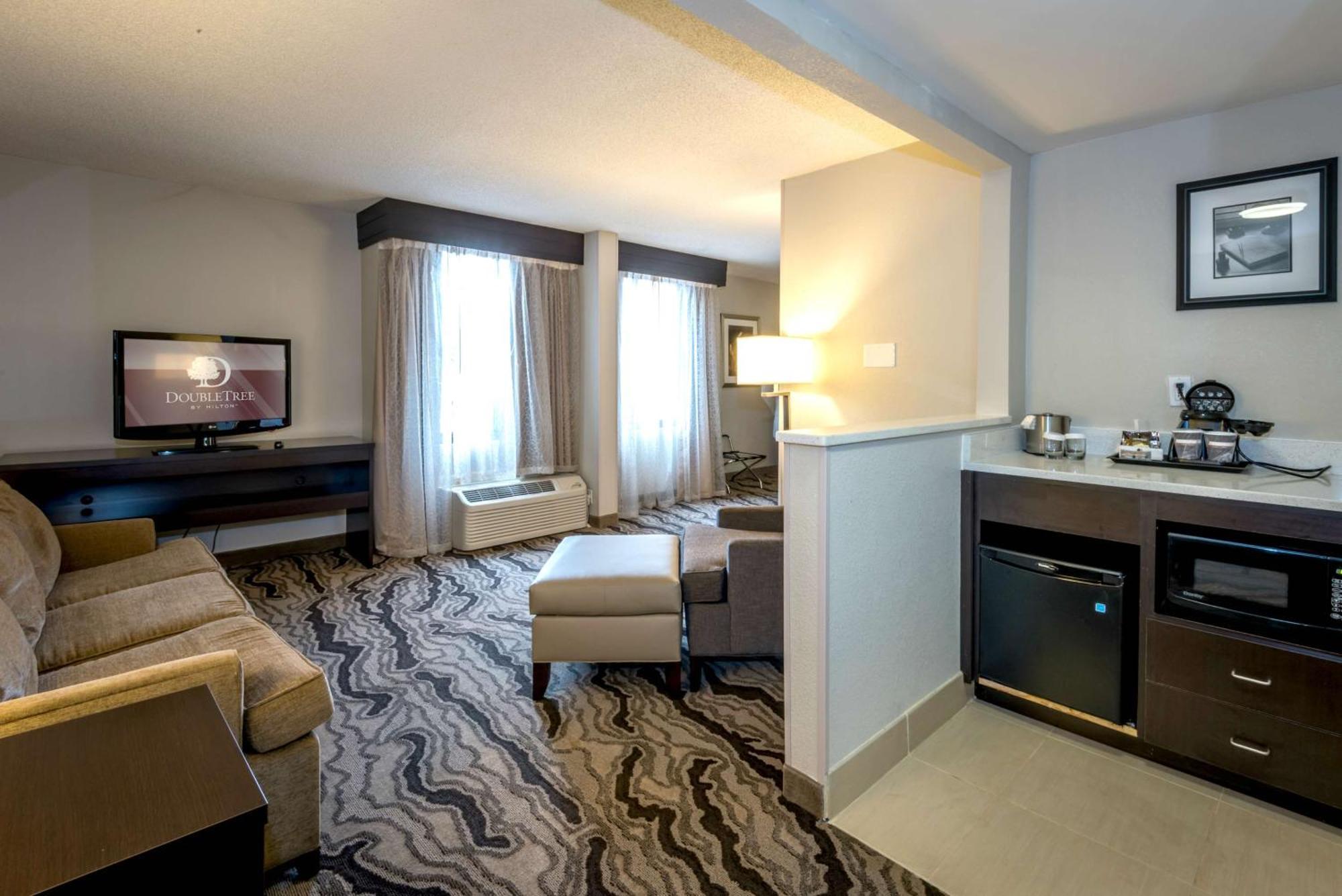 Doubletree By Hilton Montgomery Downtown Extérieur photo