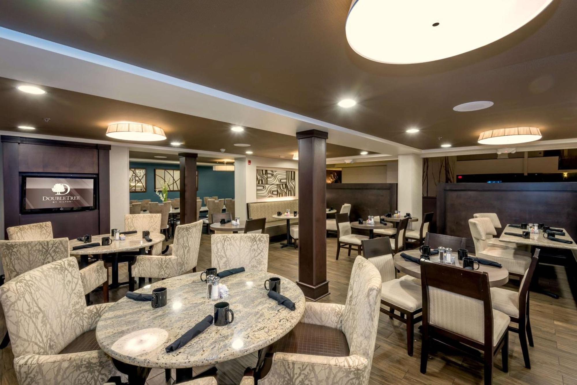 Doubletree By Hilton Montgomery Downtown Extérieur photo
