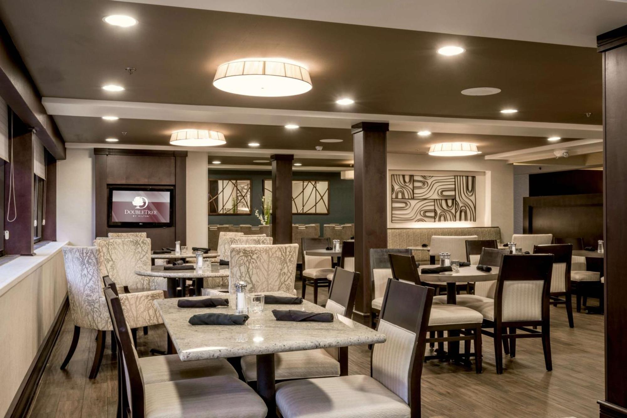 Doubletree By Hilton Montgomery Downtown Extérieur photo